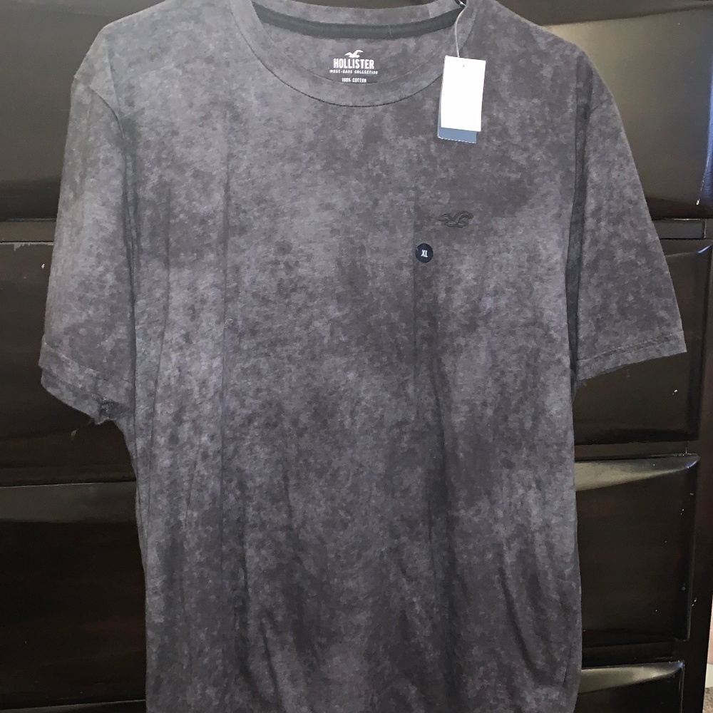 Hollister Black & Gray T-Shirt new w/tags